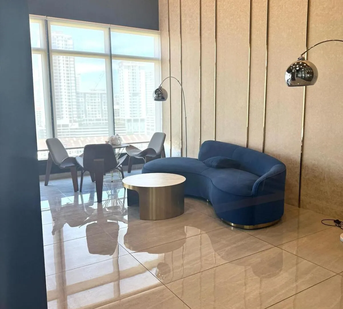 Crayon Shinchan 3R2B Seaview Suite George Town Malezya